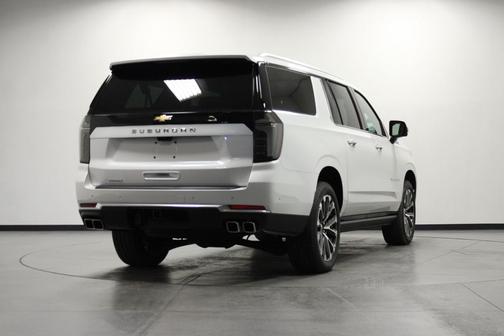 Iridescent Pearl Tricoat 2025 Chevrolet Suburban 4WD High Country