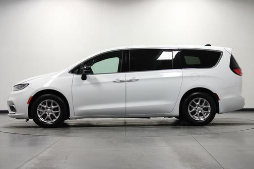 Bright White Clearcoat 2025 Chrysler Pacifica L