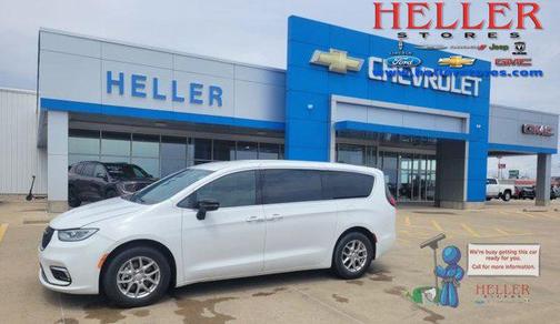 Bright White Clearcoat 2025 Chrysler Pacifica L