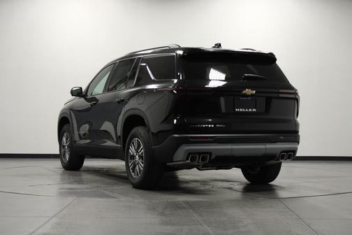 Mosaic Black Metallic 2026 Chevrolet Traverse LT