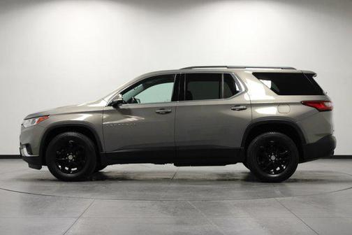 Pepperdust Metallic 2019 Chevrolet Traverse LT Cloth