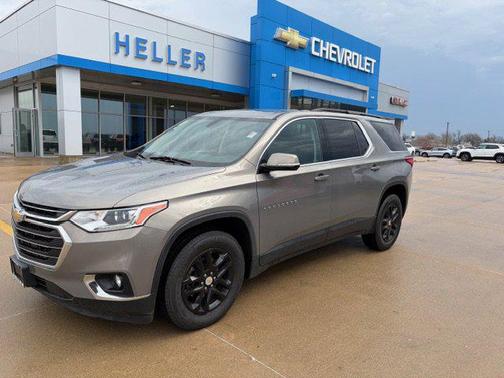 Pepperdust Metallic 2019 Chevrolet Traverse LT Cloth