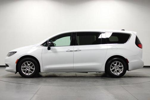 Bright White Clearcoat 2025 Chrysler Voyager LX