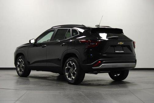 Mosaic Black Metallic 2026 Chevrolet Trax LT