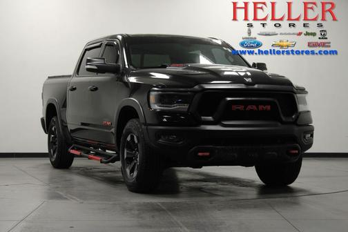 Diamond Black Crystal Pearlcoat 2019 RAM 1500 Rebel