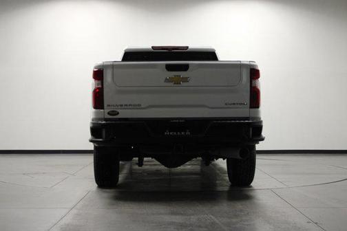 Summit White 2022 Chevrolet Silverado 2500 Custom