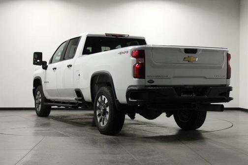 Summit White 2022 Chevrolet Silverado 2500 Custom