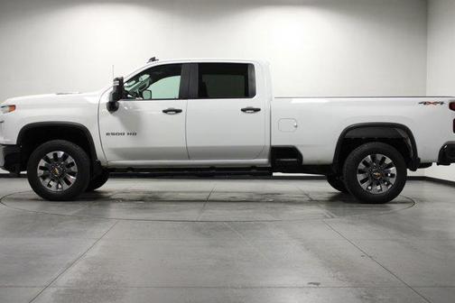 Summit White 2022 Chevrolet Silverado 2500 Custom