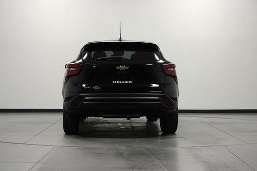 Mosaic Black Metallic 2026 Chevrolet Trax LS