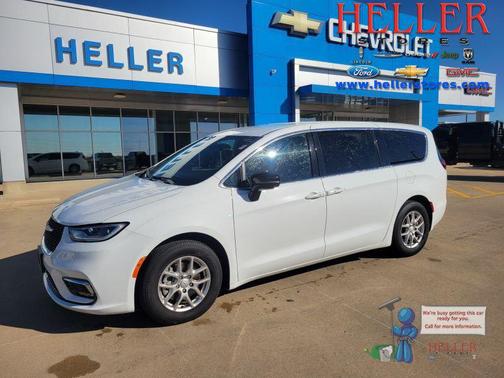 Bright White Clearcoat 2026 Chrysler Pacifica L