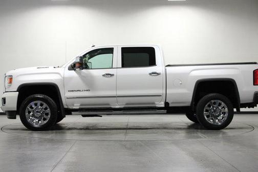 White Frost Tricoat 2018 GMC Sierra 2500 Denali