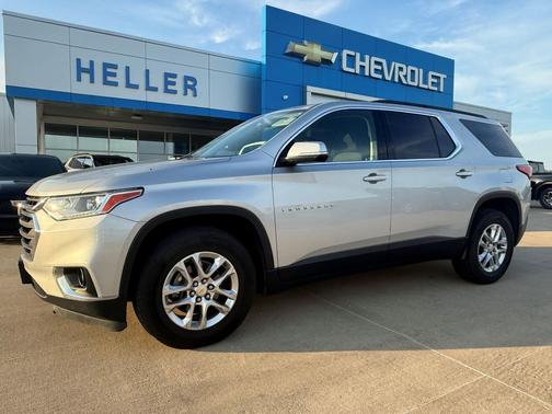 Silver Ice Metallic 2020 Chevrolet Traverse LT Cloth
