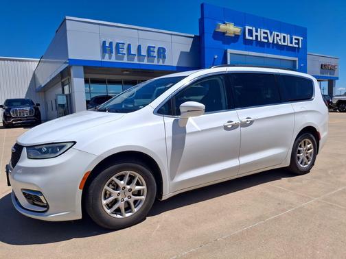 Bright White Clearcoat 2022 Chrysler Pacifica Touring L