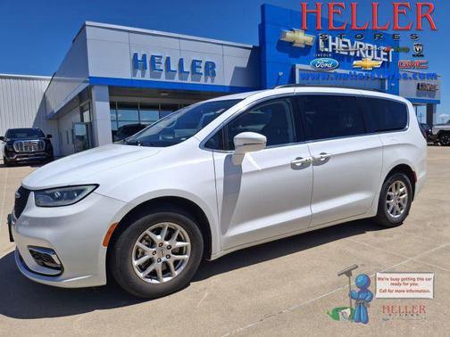 Bright White Clearcoat 2022 Chrysler Pacifica Touring L
