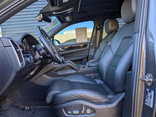 2020 Porsche Cayenne Base (Tiptronic)