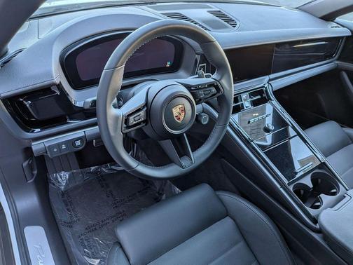 2025 Porsche Panamera 