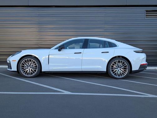 2025 Porsche Panamera 