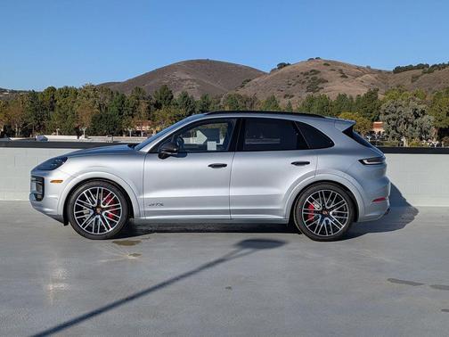 2026 Porsche Cayenne GTS