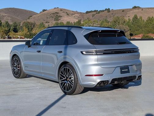 2026 Porsche Cayenne GTS