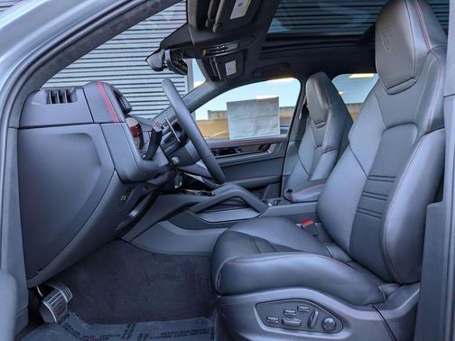 2026 Porsche Cayenne GTS