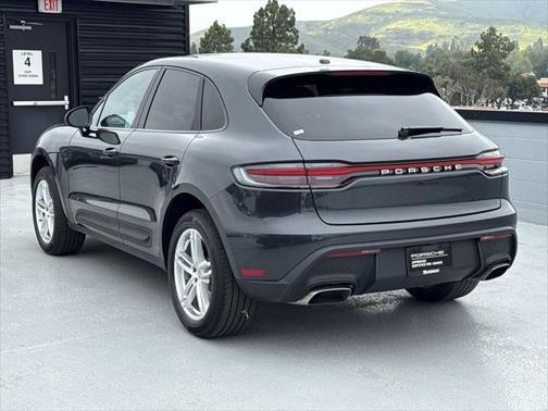 2025 Porsche Macan Base