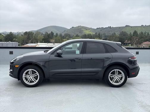 2025 Porsche Macan Base