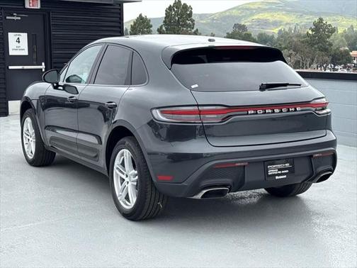 2025 Porsche Macan Base