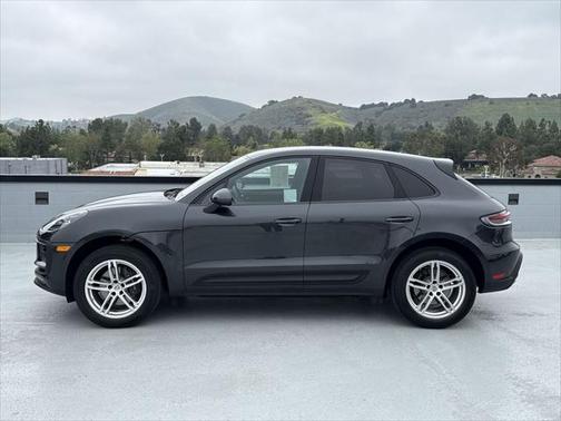 2025 Porsche Macan Base