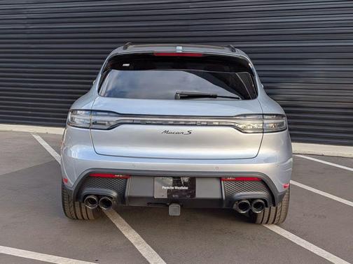 Dolomite Silver Metallic 2025 Porsche Macan Macan