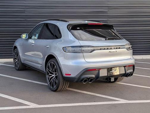 Dolomite Silver Metallic 2025 Porsche Macan Macan