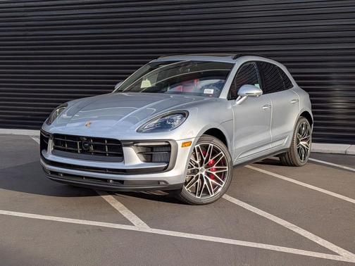 Dolomite Silver Metallic 2025 Porsche Macan Macan