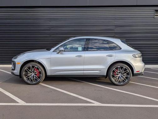 Dolomite Silver Metallic 2025 Porsche Macan Macan