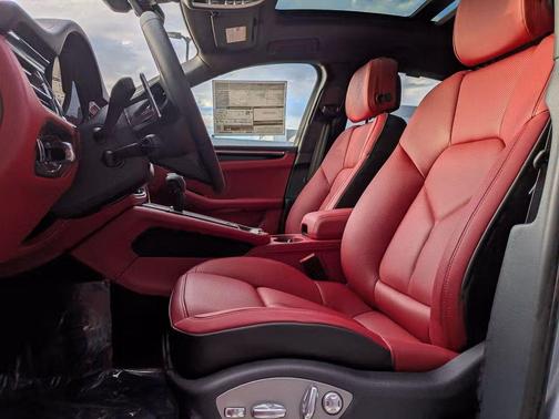 Dolomite Silver Metallic 2025 Porsche Macan Macan