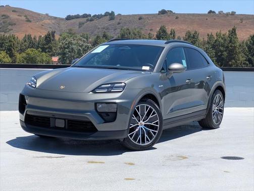 2025 Porsche Macan Base