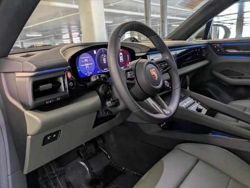 2025 Porsche Macan Base