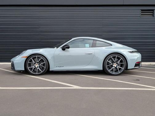 2025 Porsche 911 Carrera 4 GTS