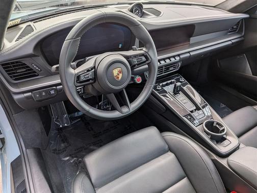 2025 Porsche 911 Carrera 4 GTS