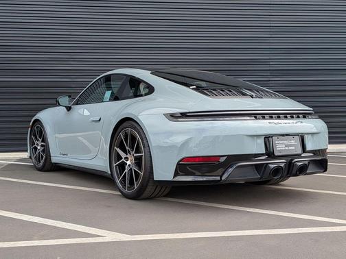 2025 Porsche 911 Carrera 4 GTS