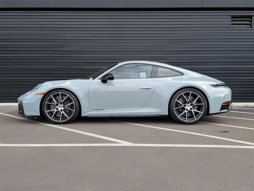 2025 Porsche 911 Carrera 4 GTS