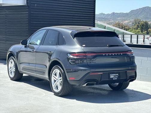 2025 Porsche Macan Base