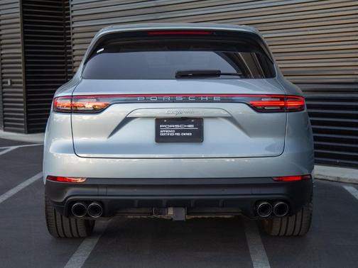 Dolomite Silver Metallic 2023 Porsche Cayenne Cayenne