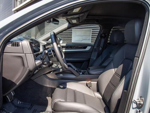 Arctic Grey 2026 Porsche Cayenne S