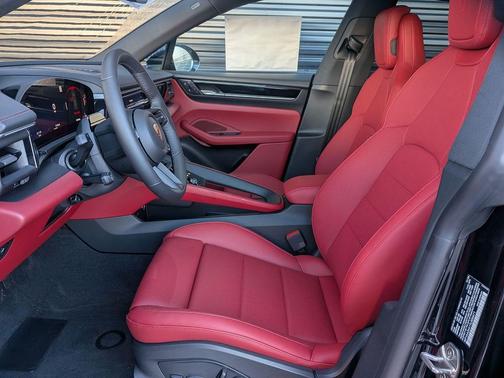 Jet Black Metallic 2026 Porsche Macan Macan Electric 4