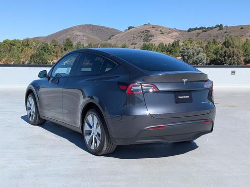 2024 Tesla Model Y Long Range Dual Motor All-Wheel Drive
