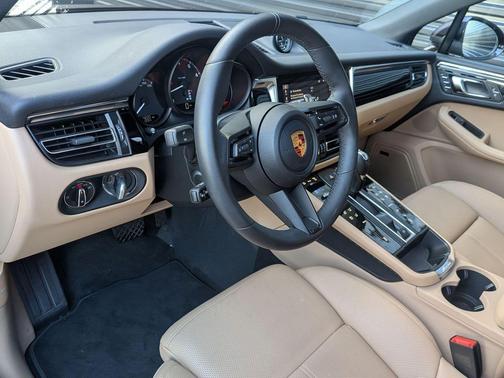 Copper Ruby Metallic 2026 Porsche Macan Macan