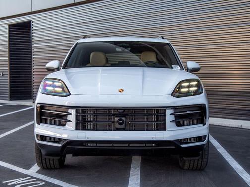 Carrara White Metallic 2026 Porsche Cayenne Cayenne