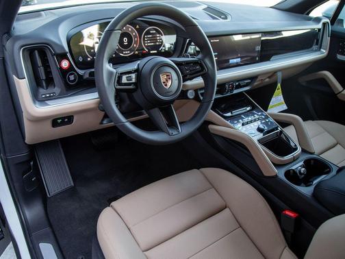 Carrara White Metallic 2026 Porsche Cayenne Cayenne