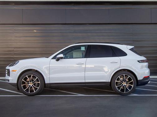 Carrara White Metallic 2026 Porsche Cayenne Cayenne