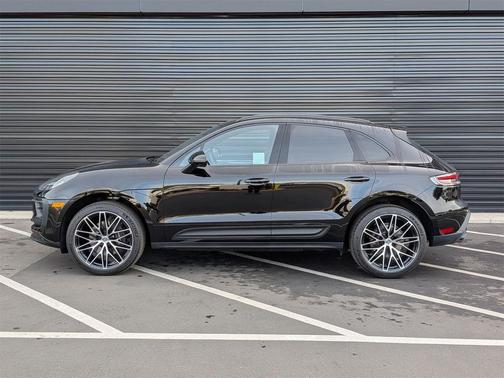 2025 Porsche Macan Base