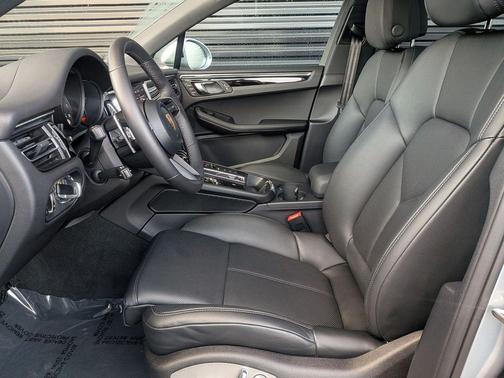 Dolomite Silver Metallic 2026 Porsche Macan Macan